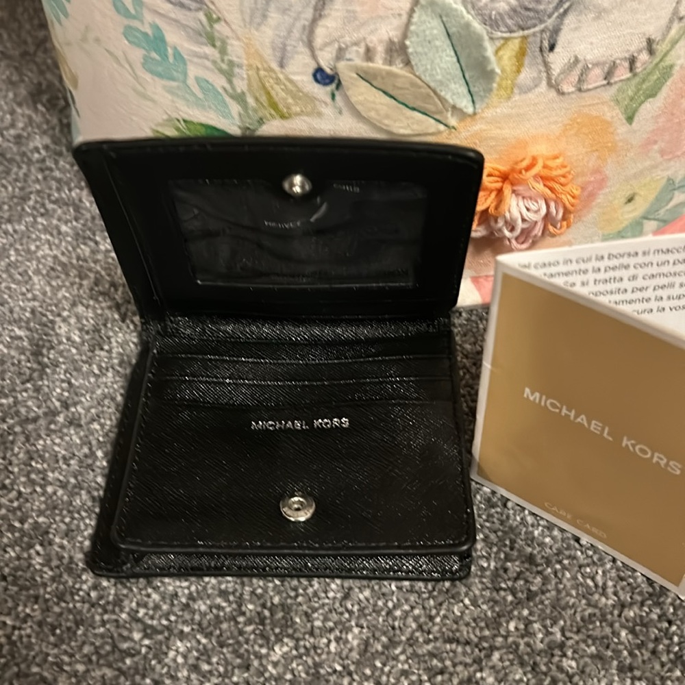 Michael Kors, shiny black, leather wallet - Picture 6 of 7